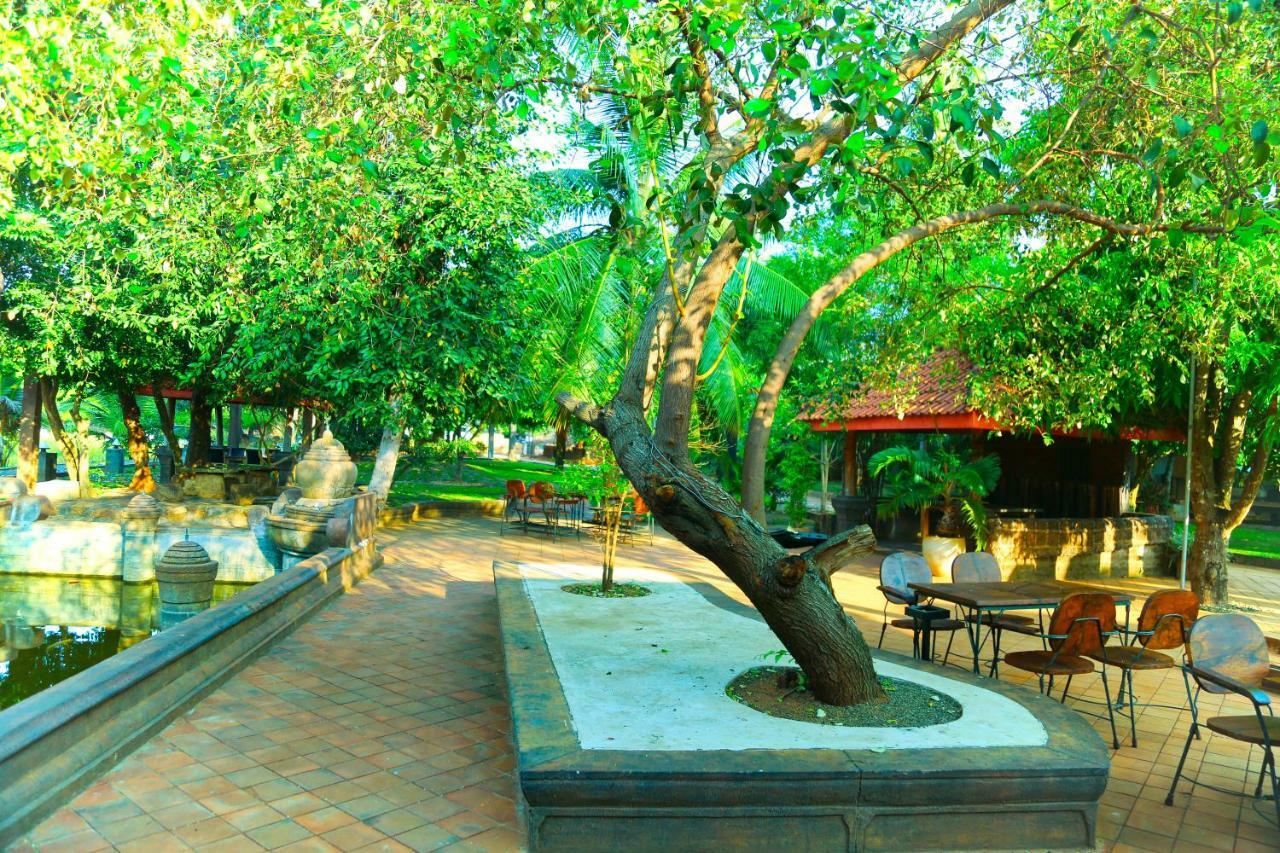 Avasta Resort And Spa Anuradhapura Exterior foto